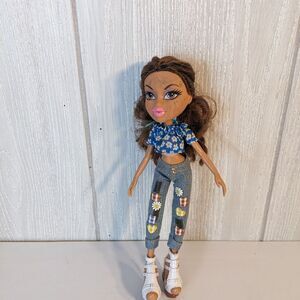 Bratz Fashion Doll Yasmin Floral Top and Denim Pants 2015 EUC